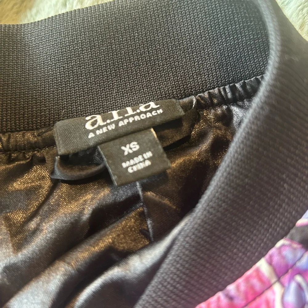 Bomber jacket - Picture 3 of 10